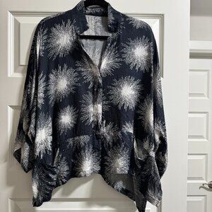 Black and White abstract print kimono style blouse with pockets